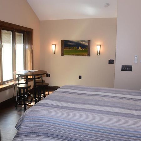 The Fields Of Eden Inn מראה חיצוני תמונה